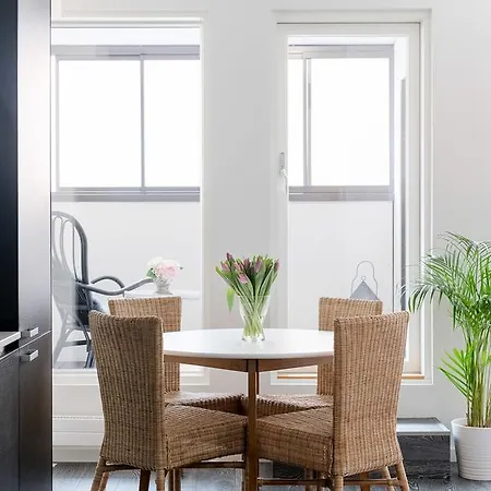 Apartment Easyhomes Iso Roobertinkatu 1 Helsinki